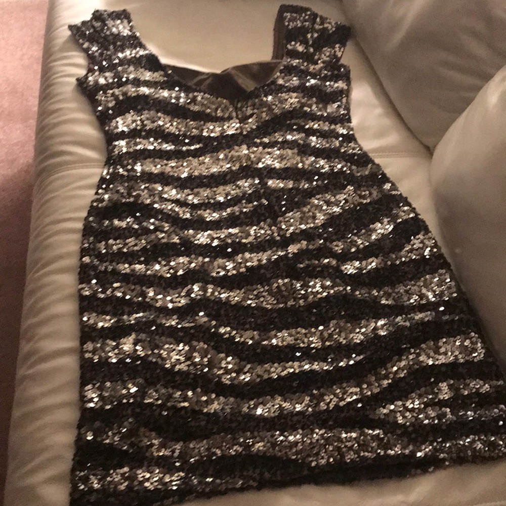 Dress - Picture 2 of 3